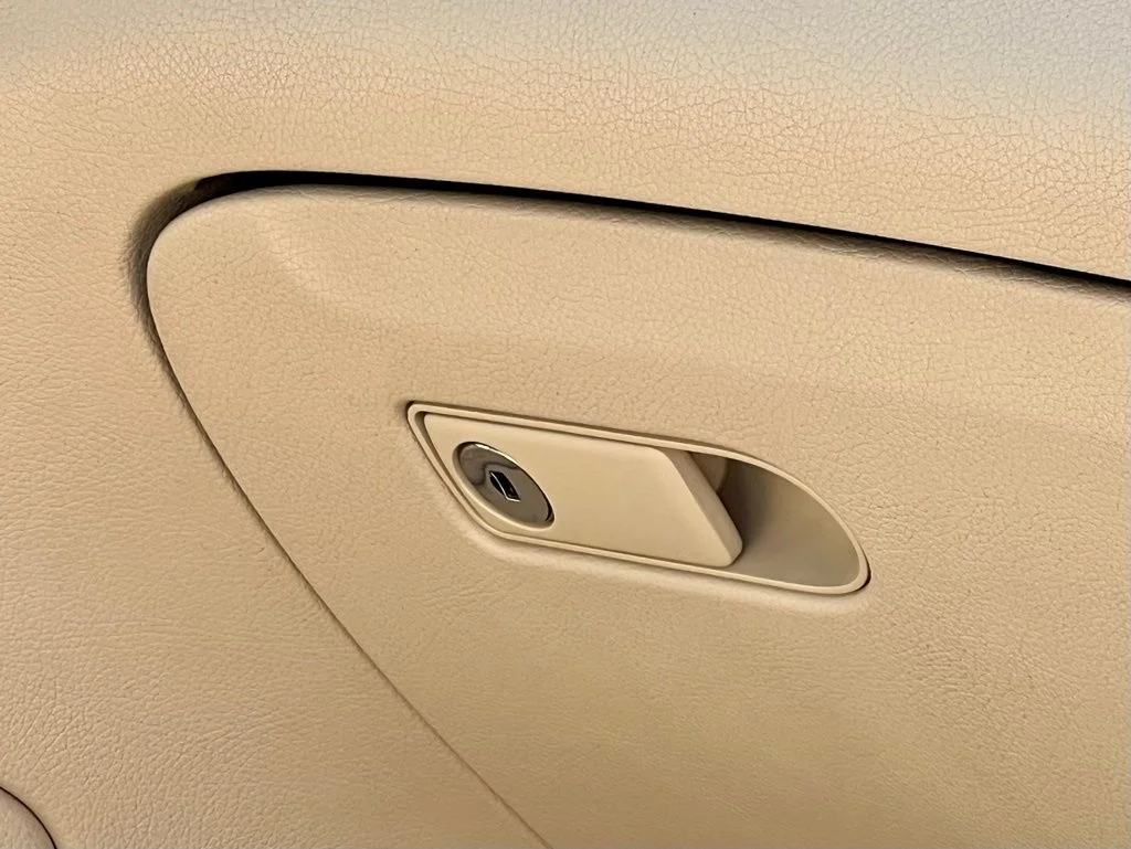 Certified Used 2022  Mercedes-Benz GLC 300 image 24