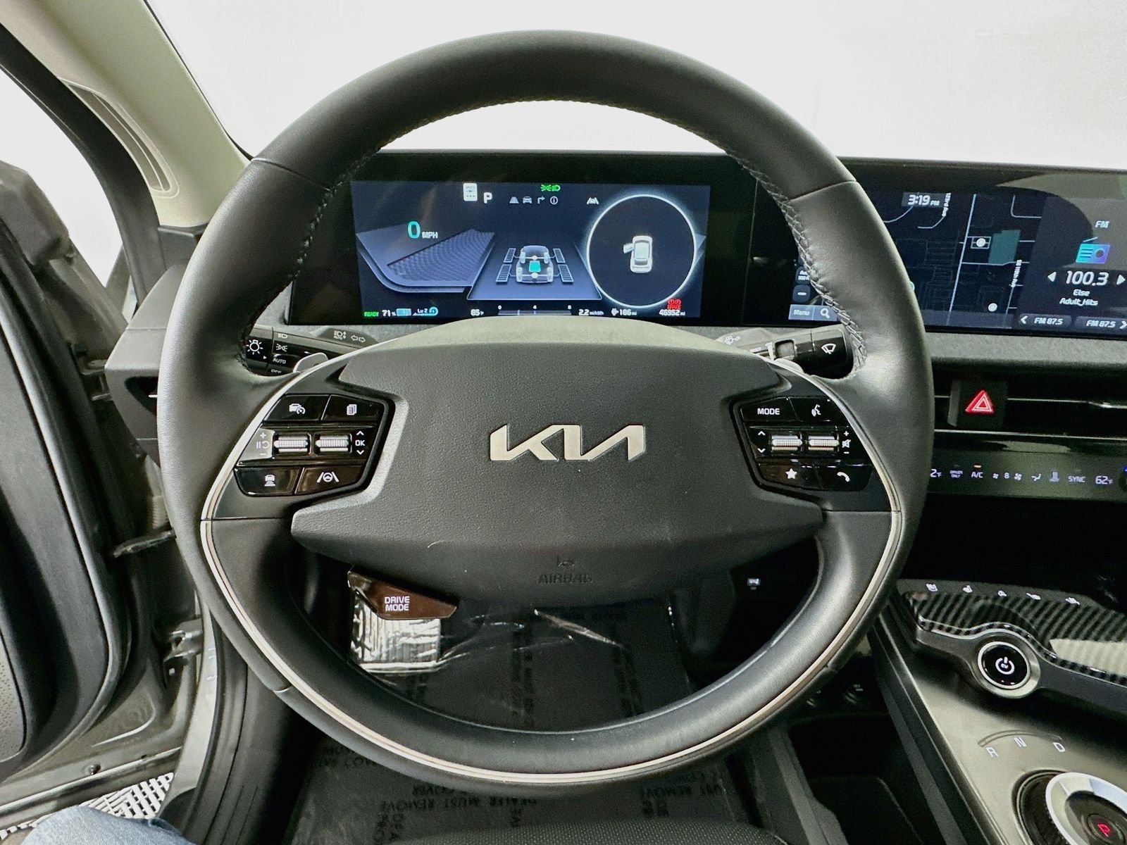 Used 2022 Steel Gray Kia Wind image 11