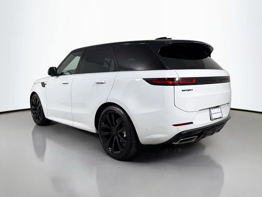 New 2026 Fuji White Land Rover Dynamic SE image 7
