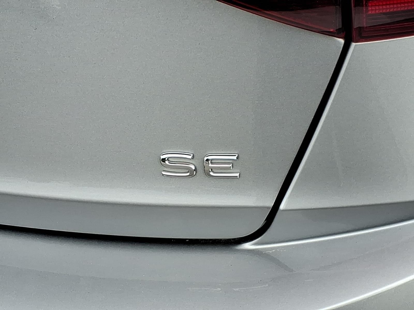 Used 2023 Pyrite Silver Metallic Volkswagen SE image 8