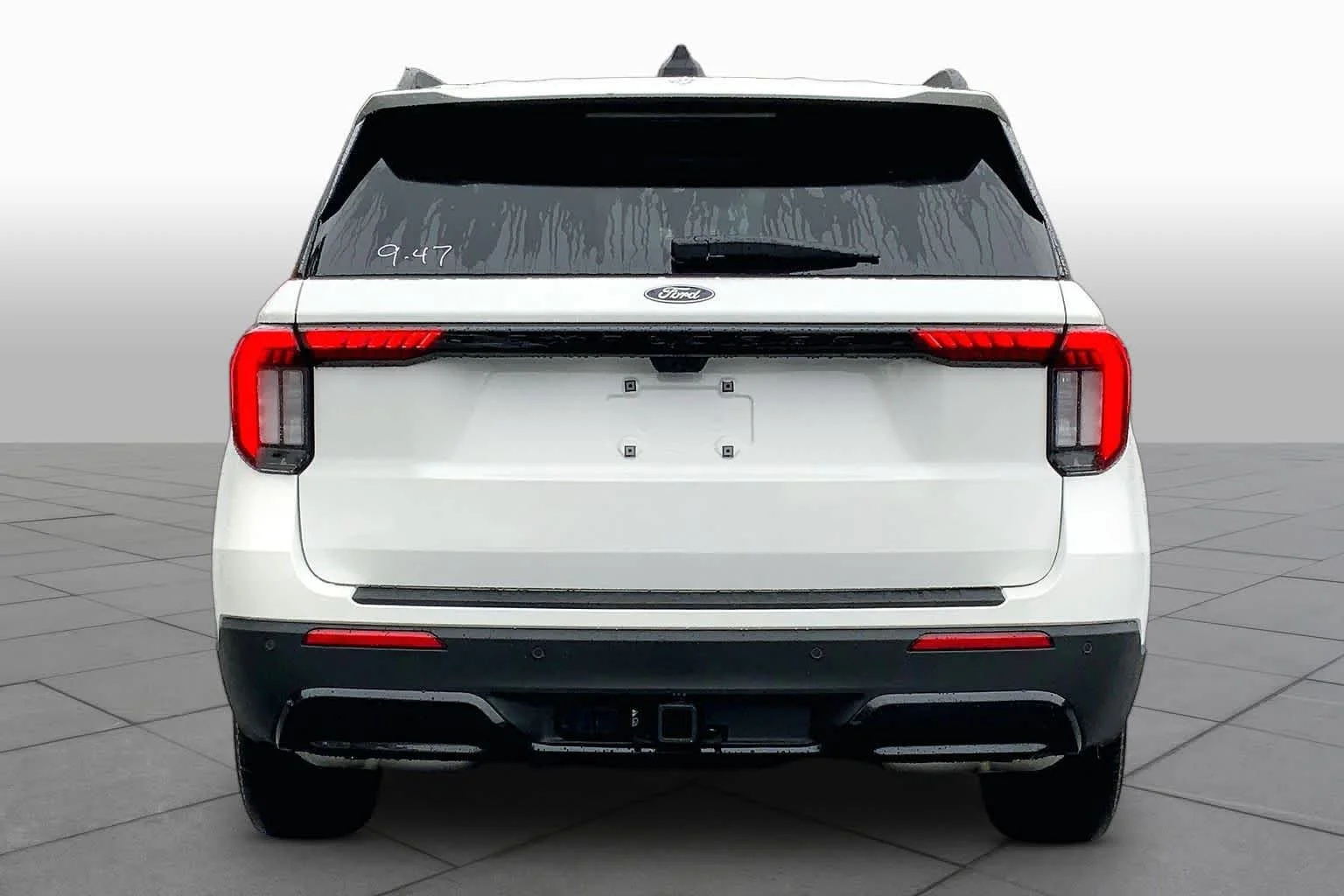 New 2027 Star White Metallic Tri-Coat Ford ST-Line image 4