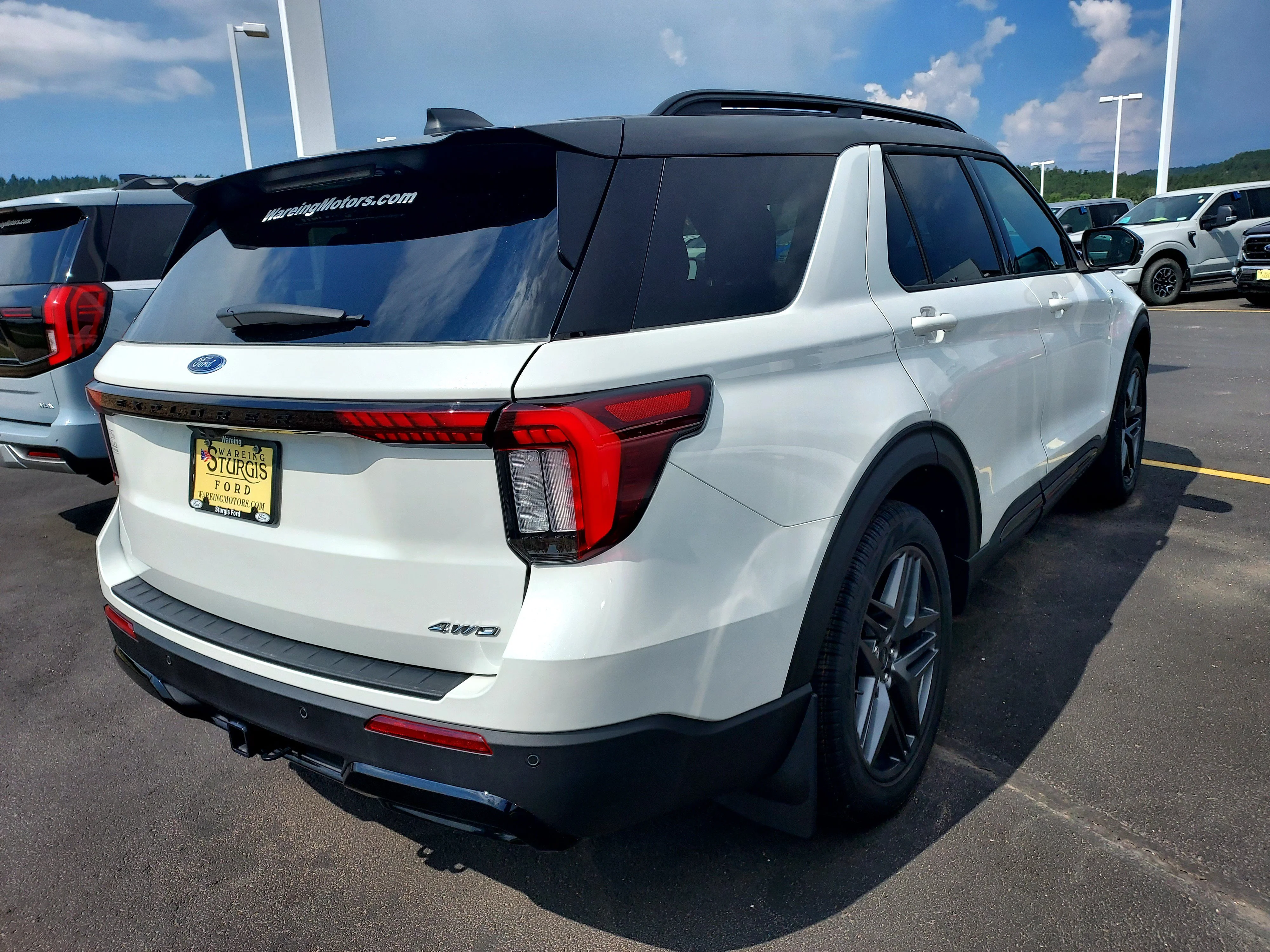 New 2026 Star White Metallic Tri-Coat Ford ST-Line image 8