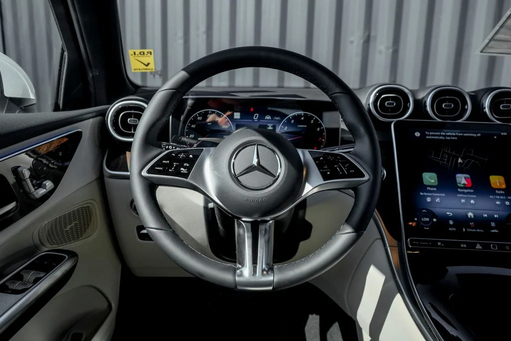 New 2027 Polar White Mercedes-Benz GLC 300 image 17