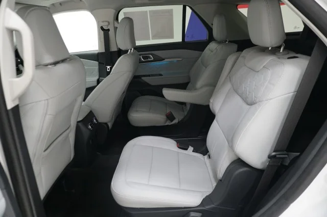 Used 2025 Star White Metallic Tri-Coat Ford Platinum image 19
