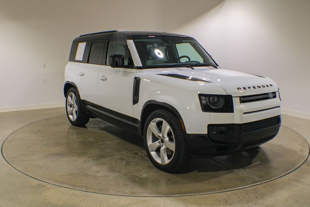 New 2026 Fuji White Land Rover X-Dynamic SE image 7