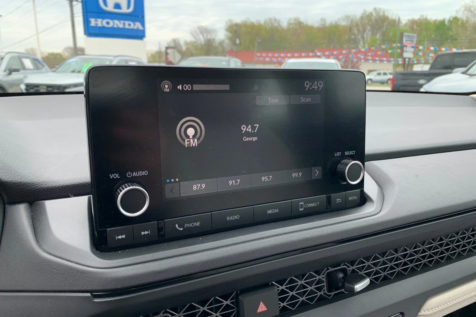 Used 2025 Gray Honda SE image 21