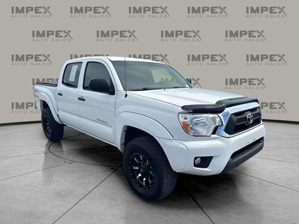 Used 2013 White Toyota Base image 4