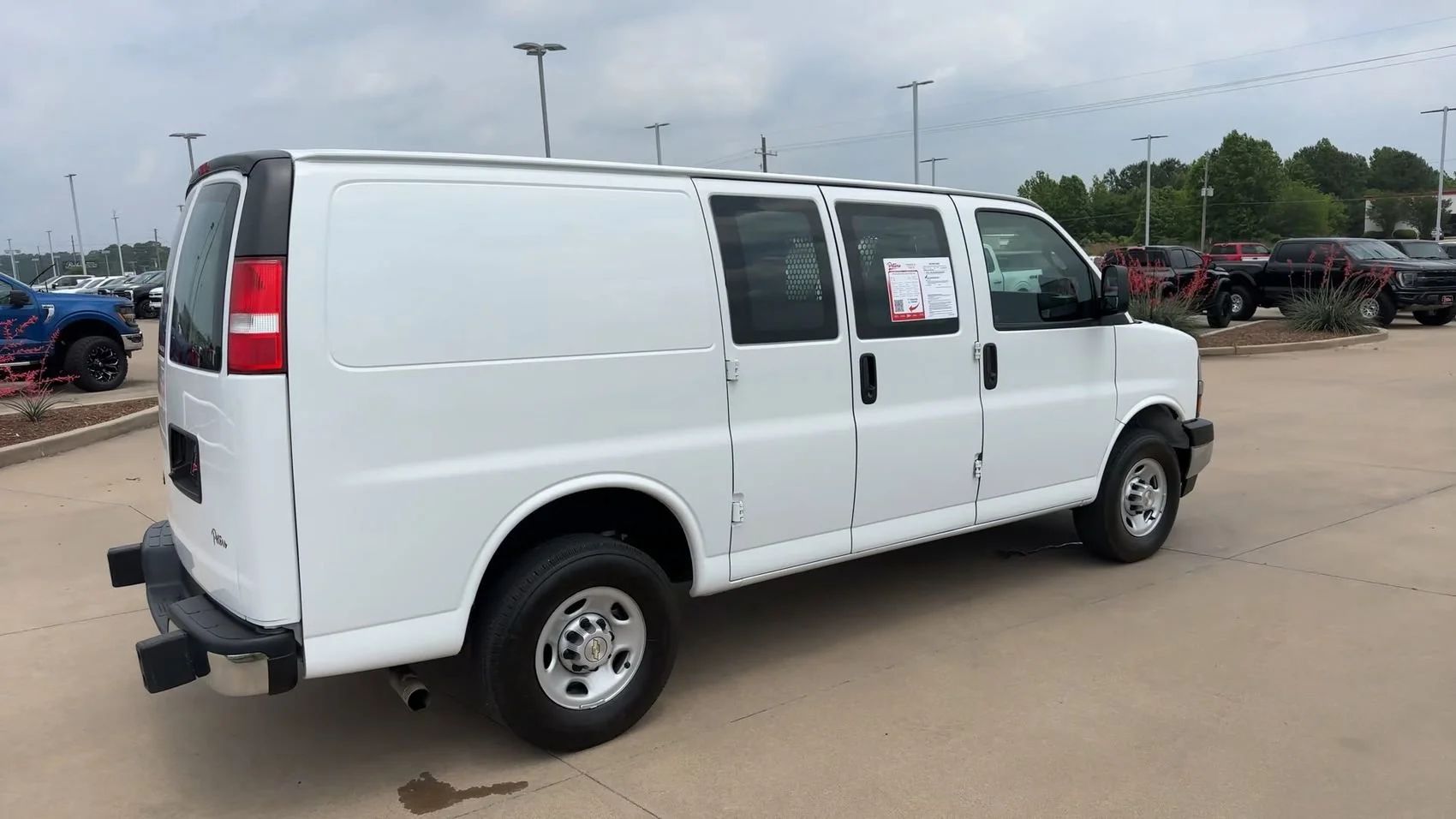 Used 2024 Summit White Chevrolet Work Van image 9
