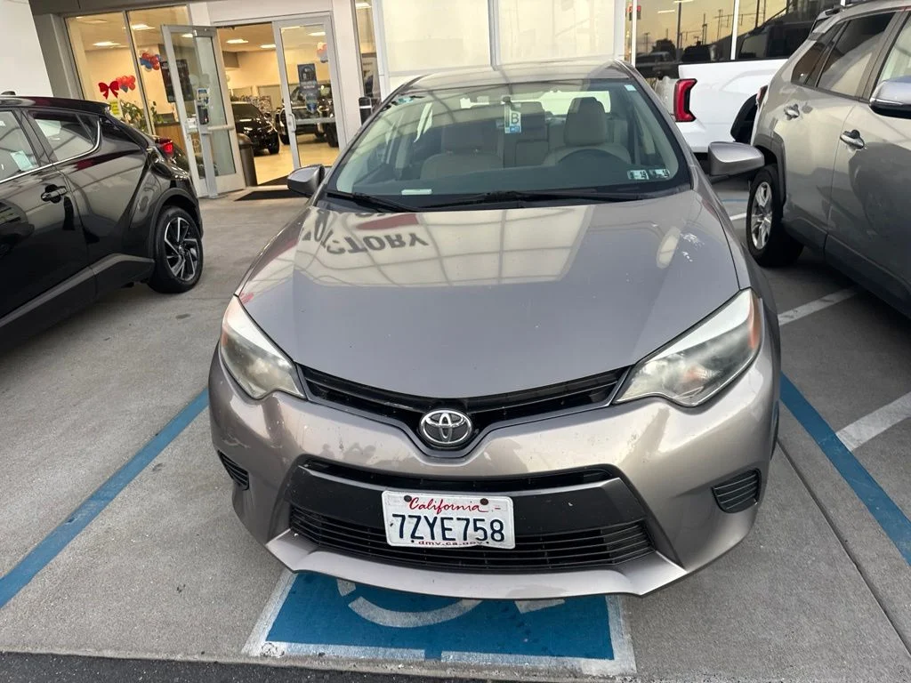 Used 2016 Brown Toyota LE image 9