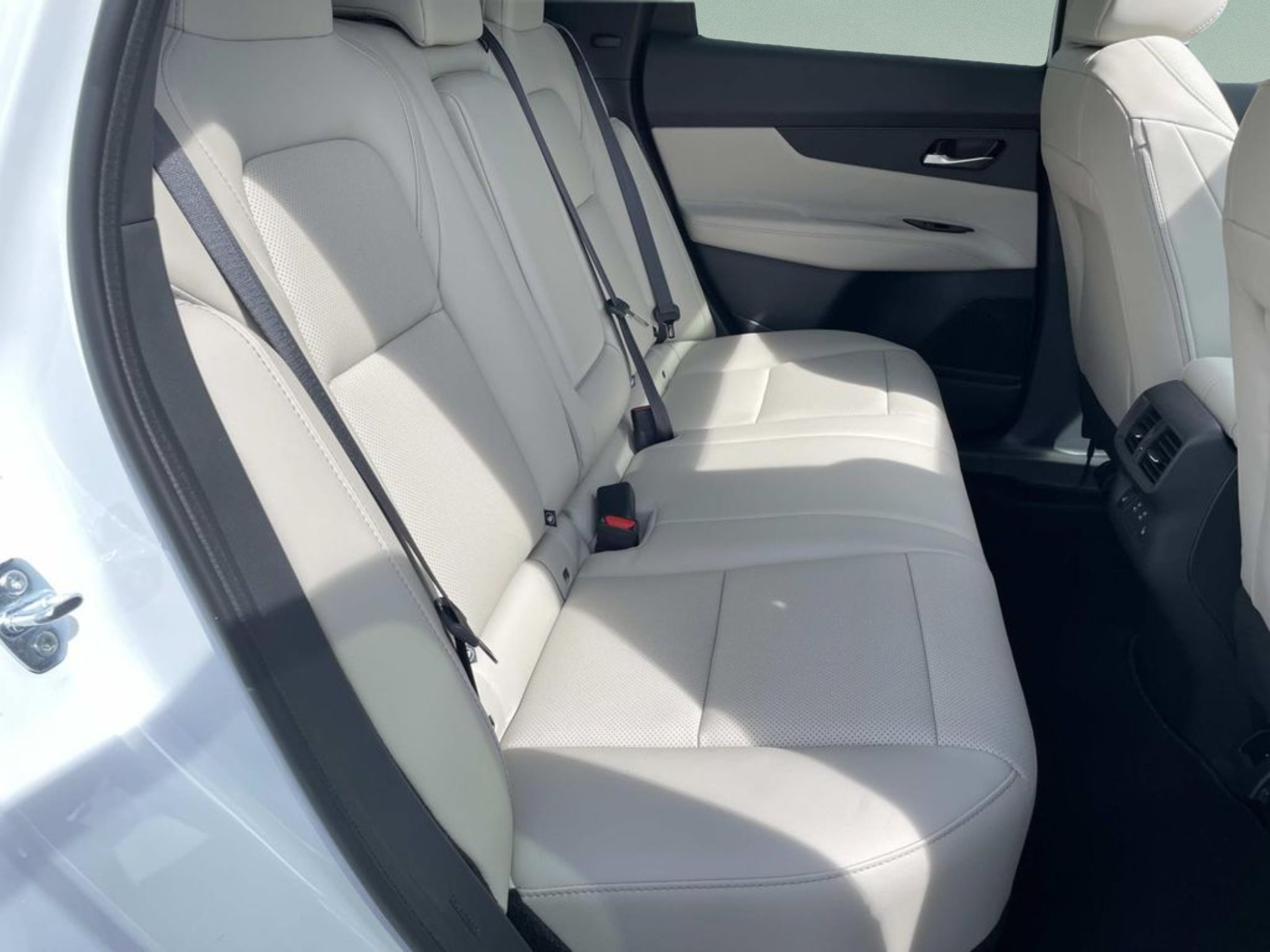 New 2026 Everest White Pearl TriCoat Nissan SL image 15