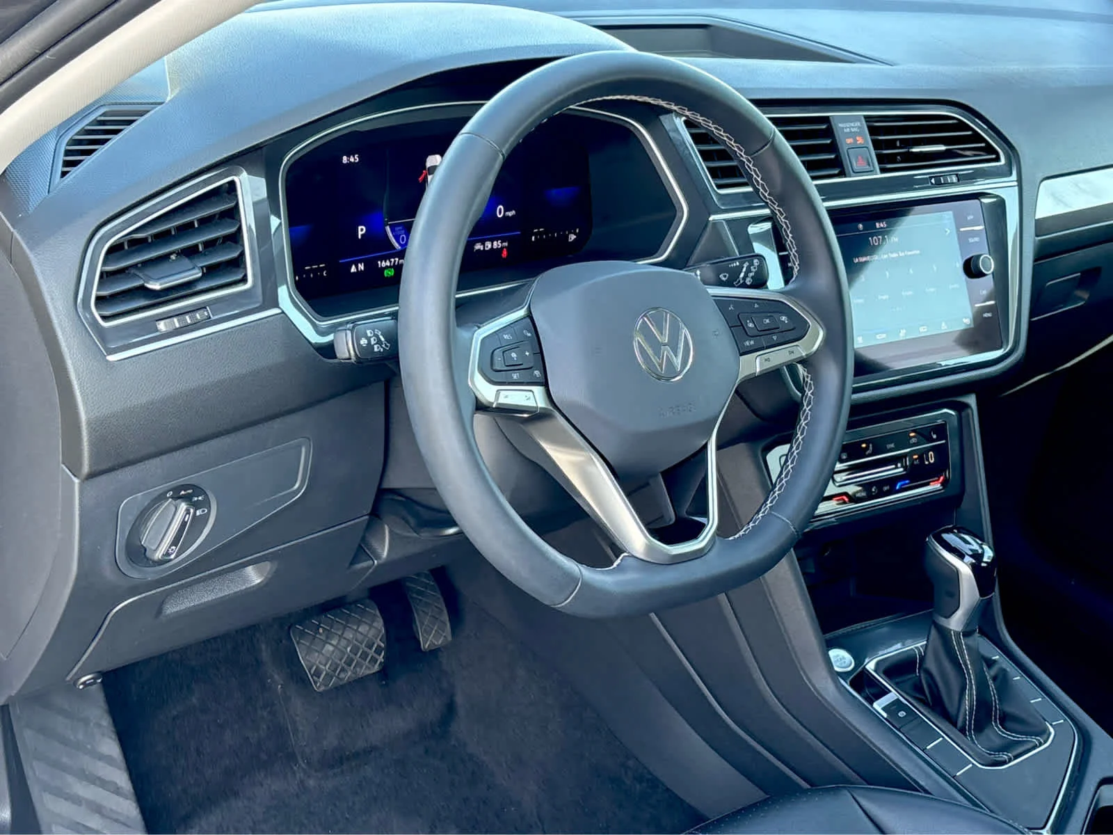 Used 2023 Platinum Gray Metallic Volkswagen SE image 16