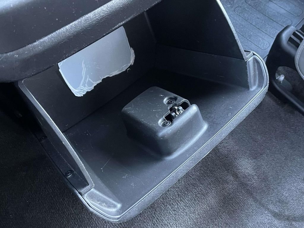 2017 Chevrolet Express Passenger LS - Photo 29