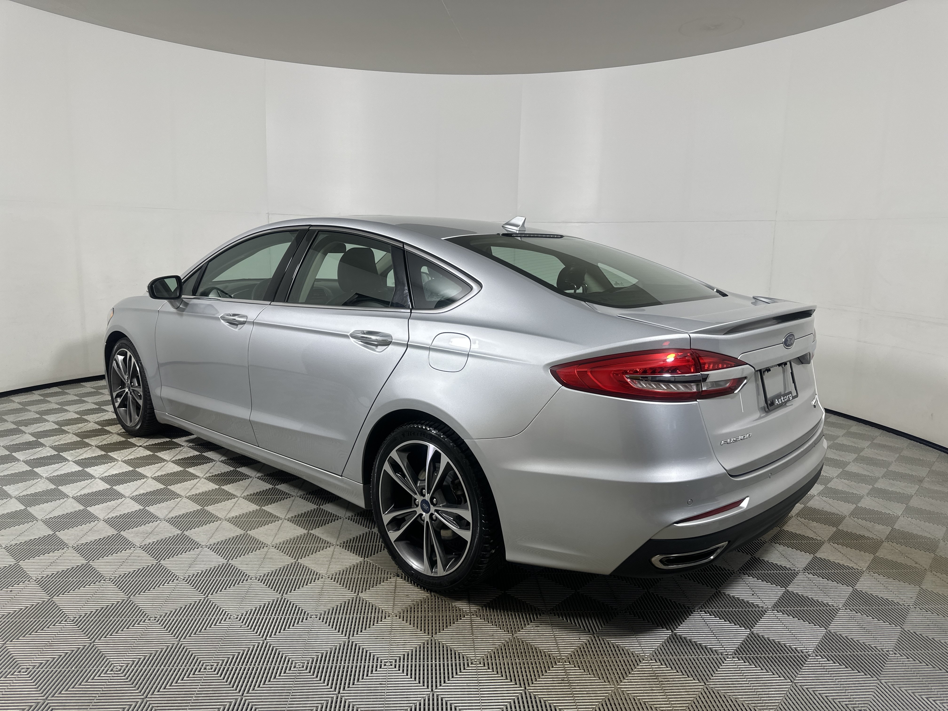 Used 2019 Silver Ford Titanium image 5