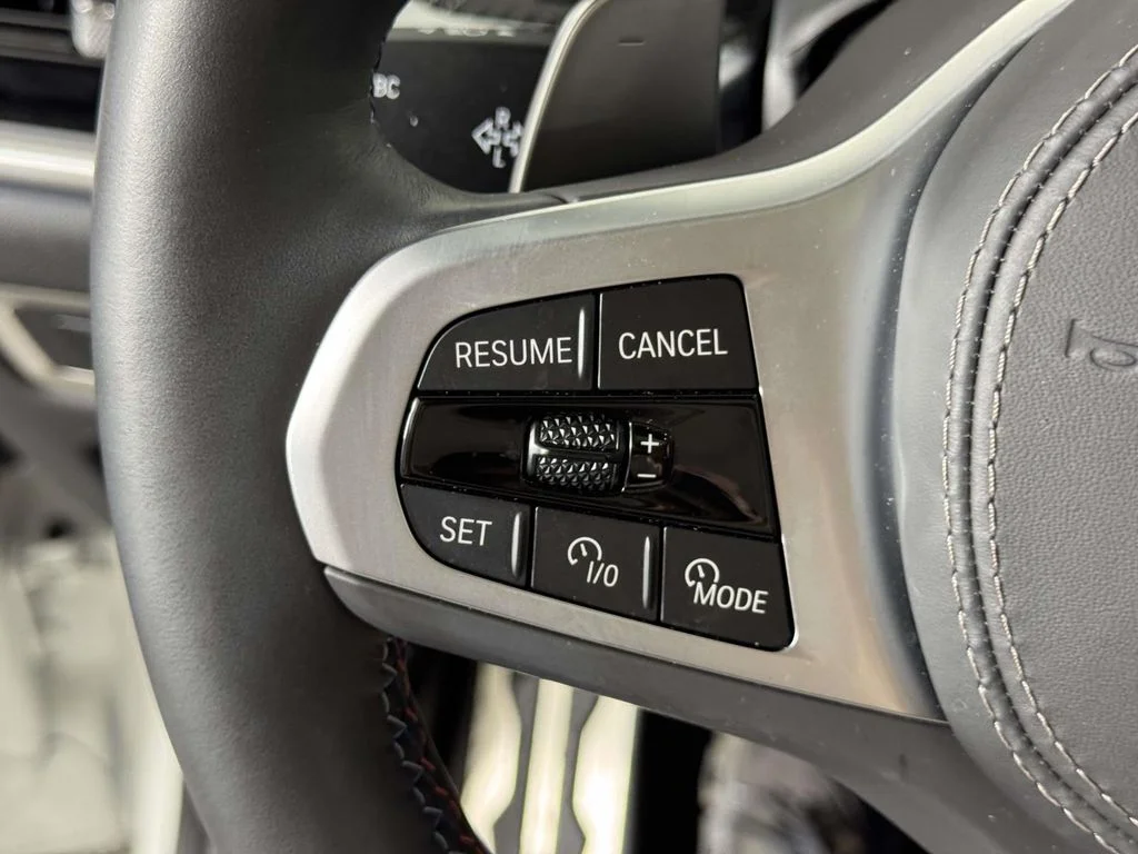 Used 2026 White BMW M60i image 22