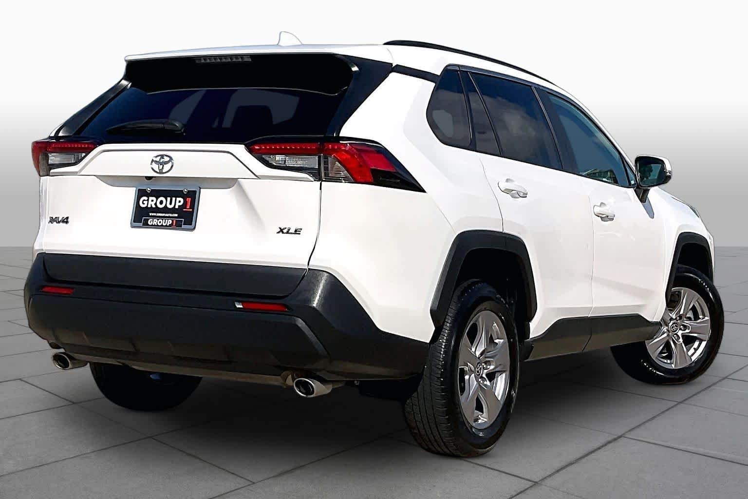 Used 2025 Ice Cap Toyota XLE image 12