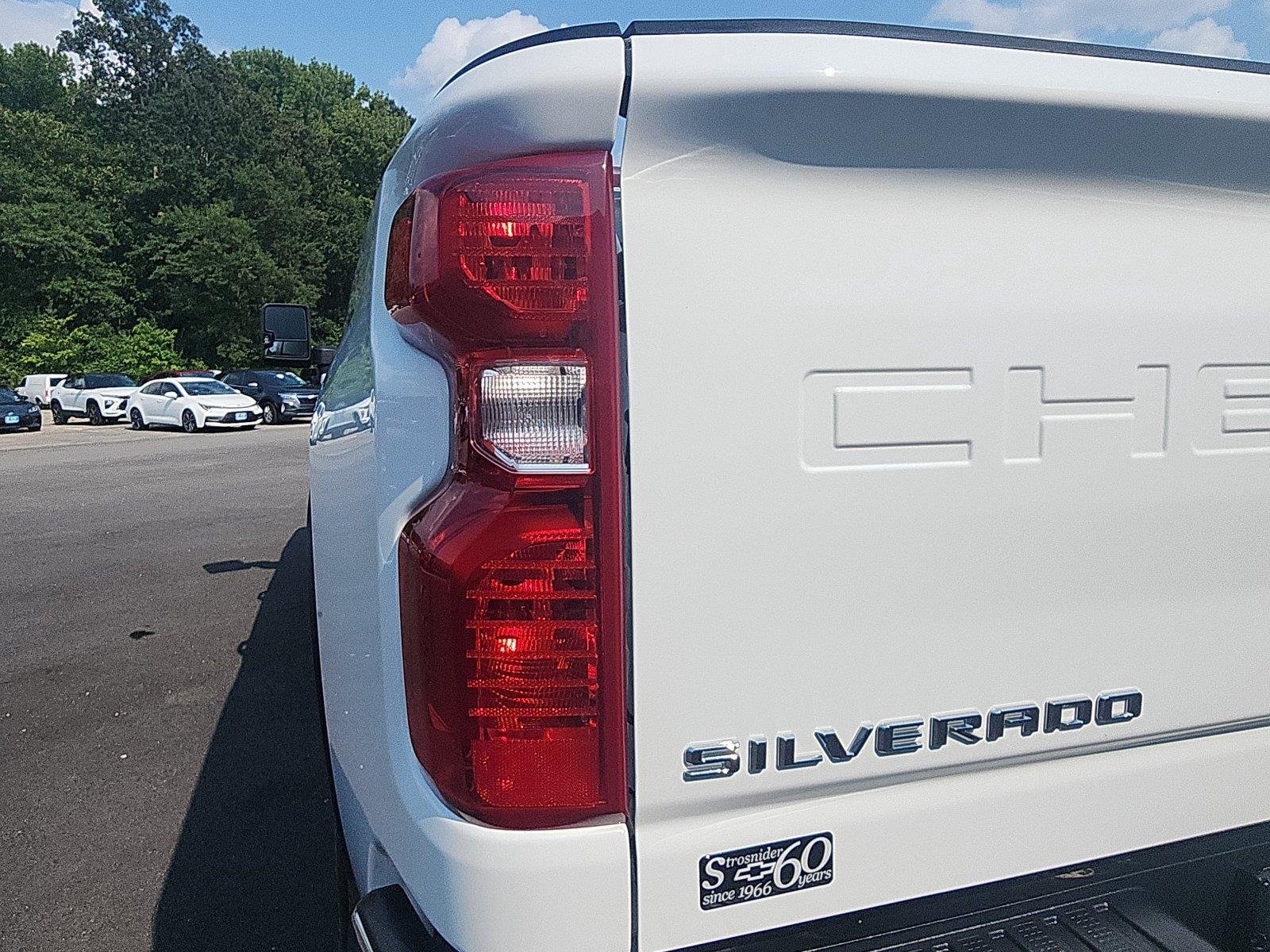 Used 2025 Summit White Chevrolet LT image 13