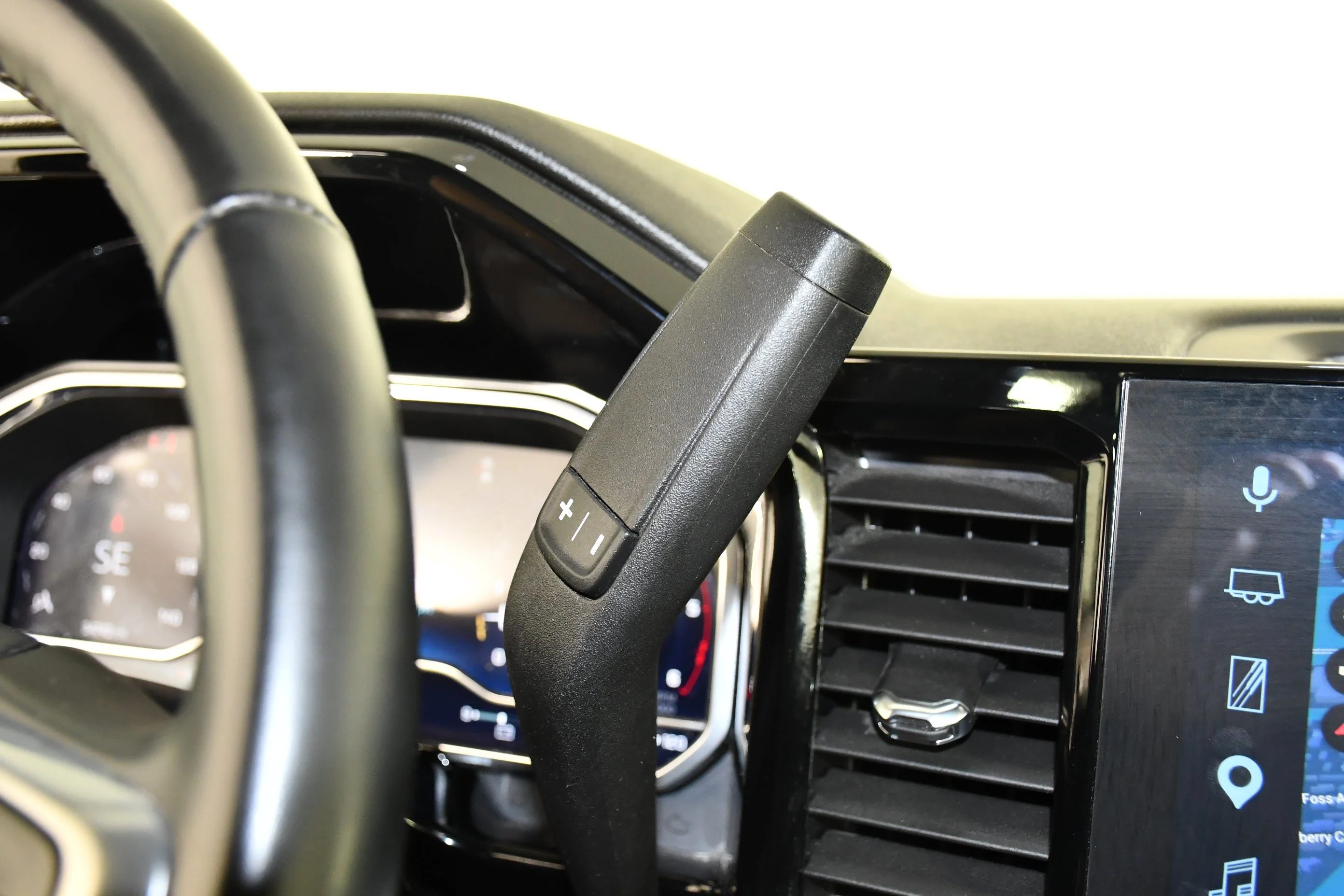 Used 2025 Summit White Chevrolet LT image 24