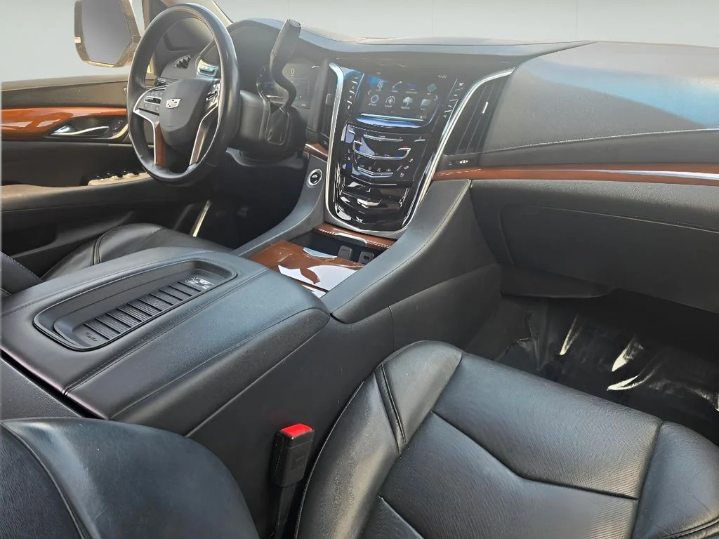 Used 2019 Radiant Silver Metallic Cadillac Luxury image 25