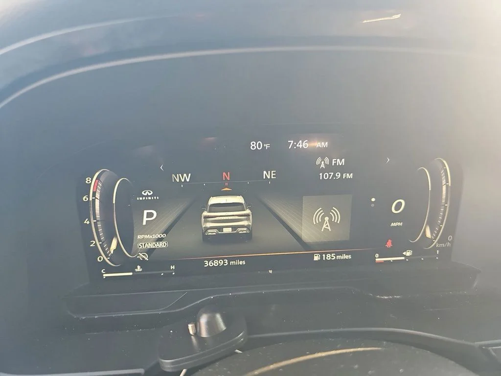 Used 2023 Gray INFINITI LUXE image 8