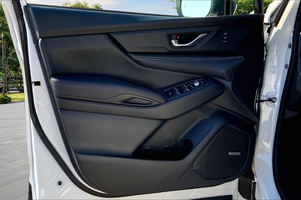 Used 2026 White Subaru Onyx Edition Touring image 19