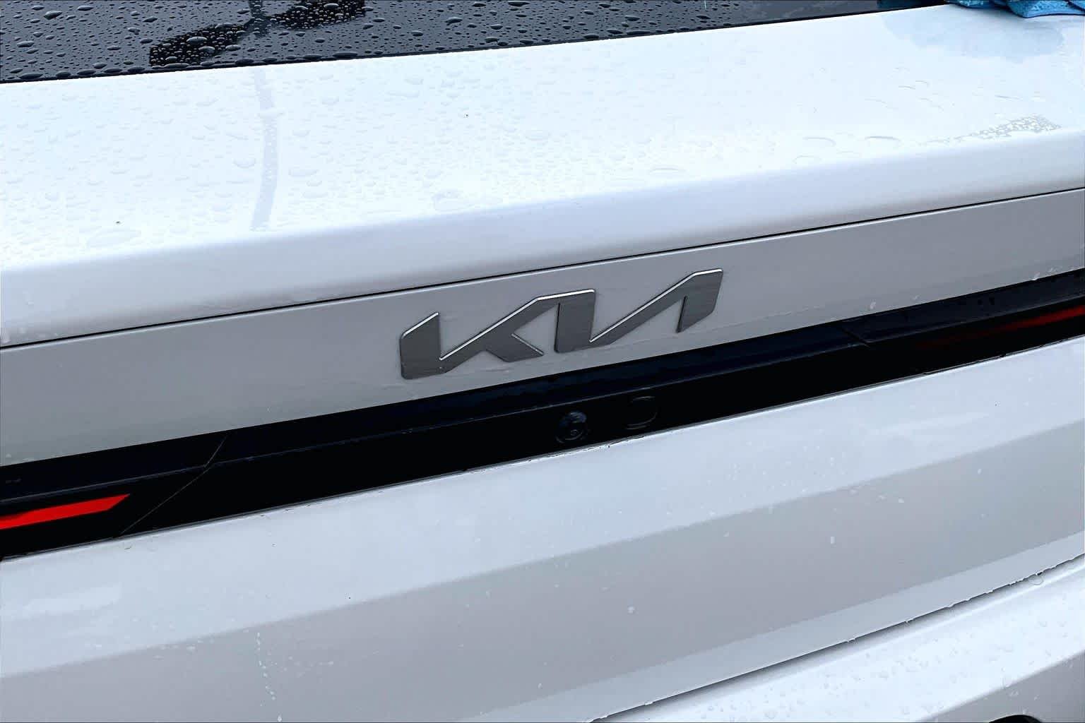 Used 2025 Snow White Pearl Kia GT-Line image 31