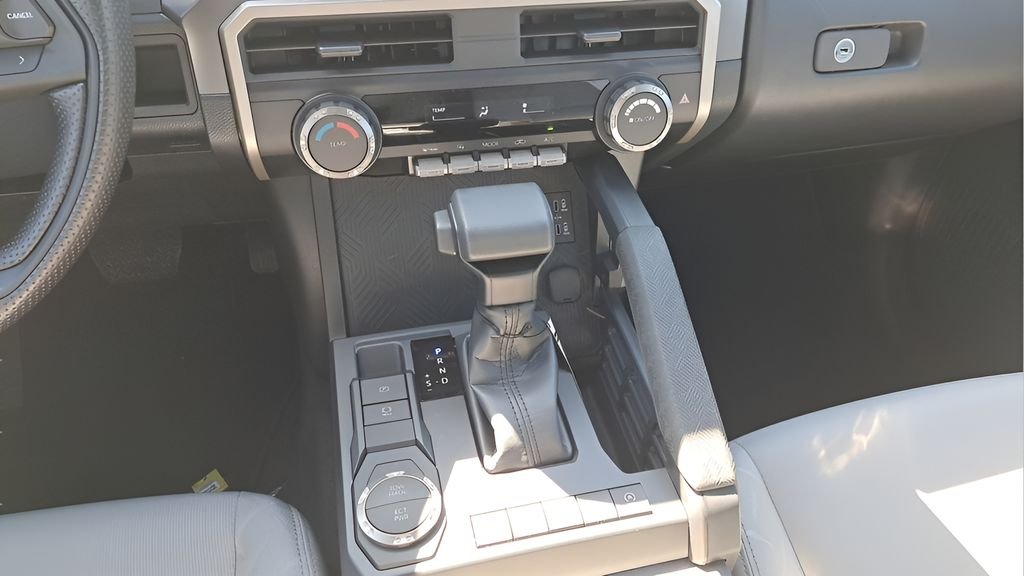 2026 Toyota Tacoma SR5 - Photo 37