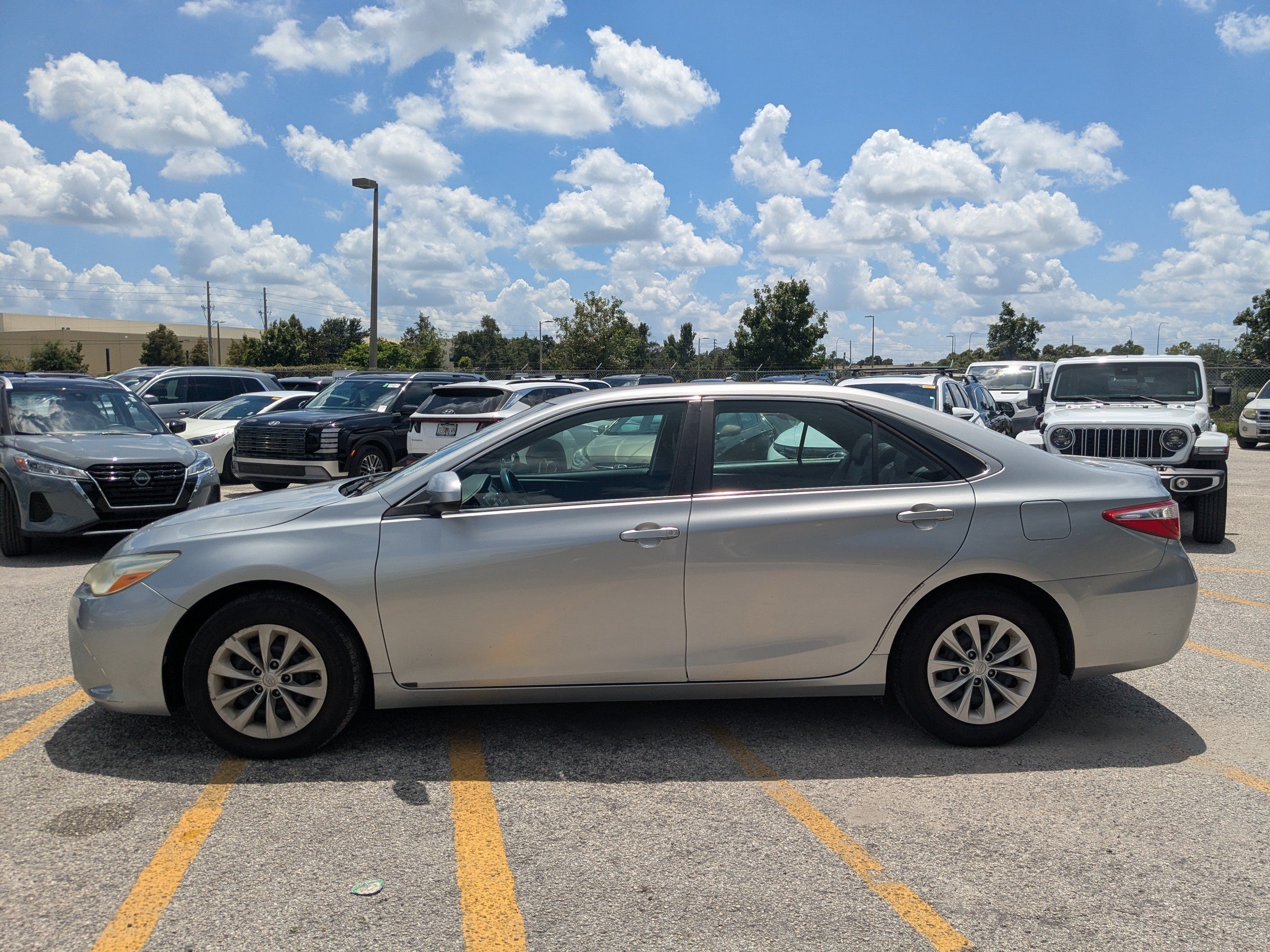 2015 Toyota Camry LE - Photo 8