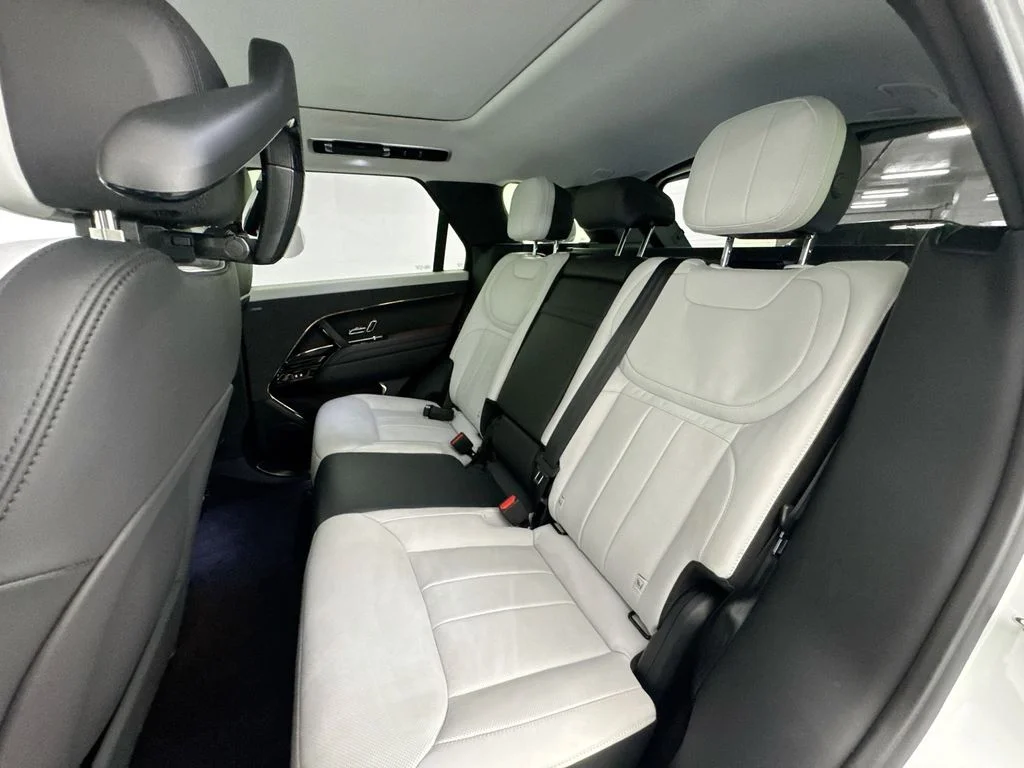 Used 2024 White Land Rover Dynamic SE image 25