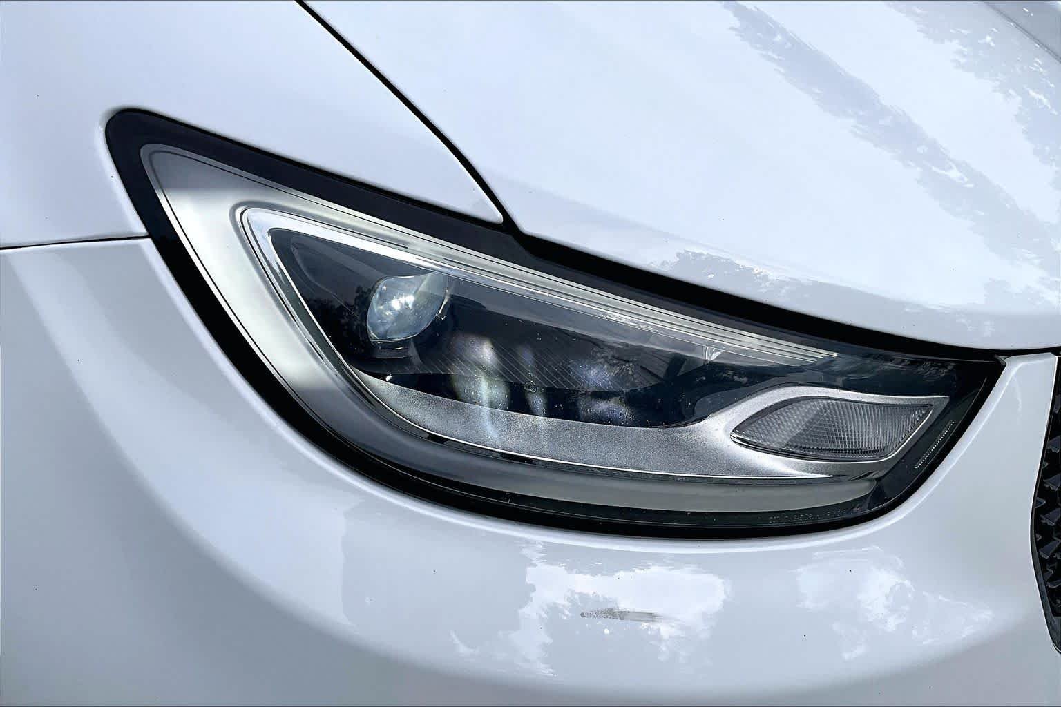 Used 2025 Bright White Clearcoat Chrysler Select image 28