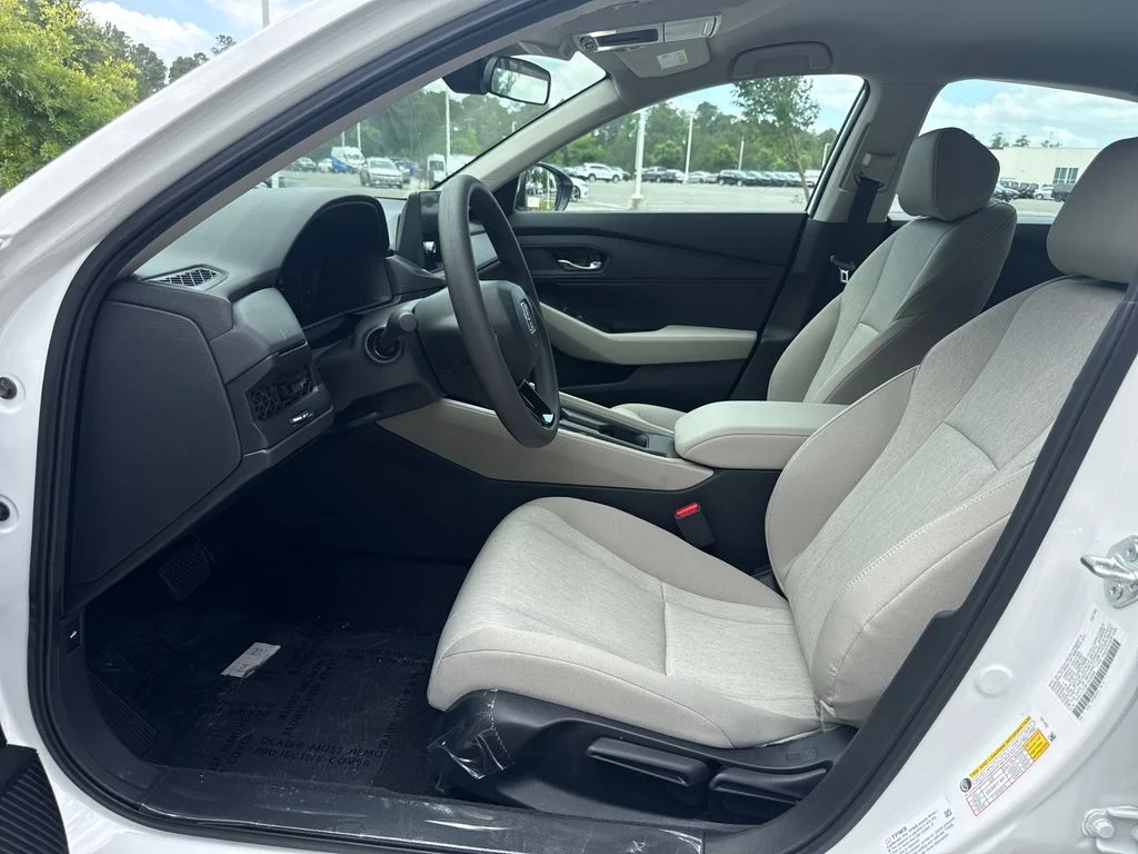 Used 2026 Platinum White Pearl Honda LX image 12