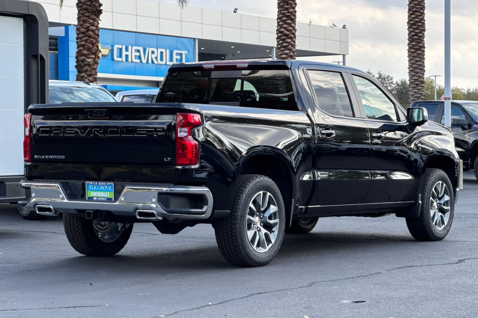2026 Chevrolet Silverado 1500 LT view 3