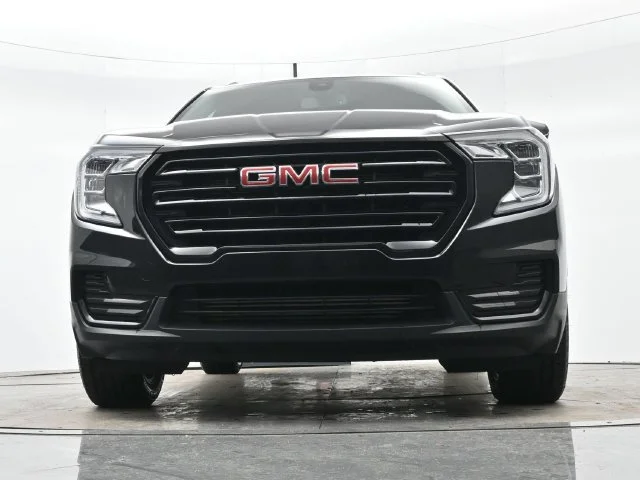 Used 2023 EBONY TWILIGHT METALLIC GMC SLE image 27