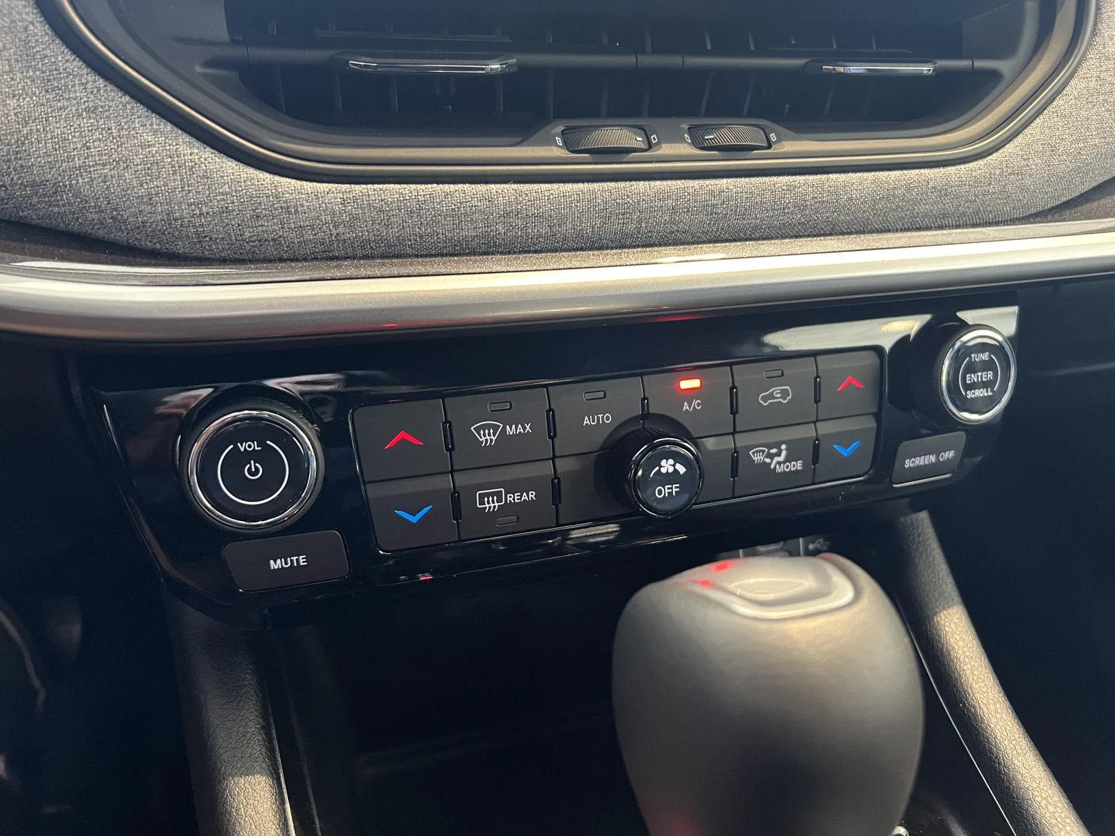 Used 2023 Bk Jeep Latitude image 25