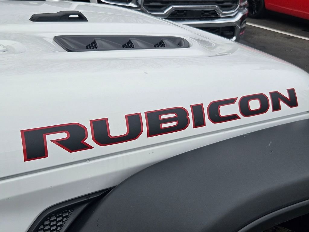 New 2026 Bright White Clear-Coat Exterior Paint Jeep Rubicon image 34