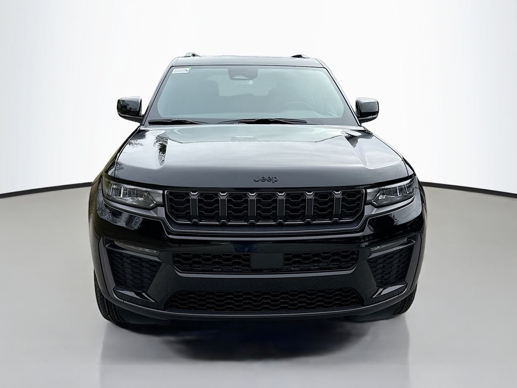 New 2026 Diamond Black Crystal Pearl-Coat Exterior Paint Jeep Limited image 2