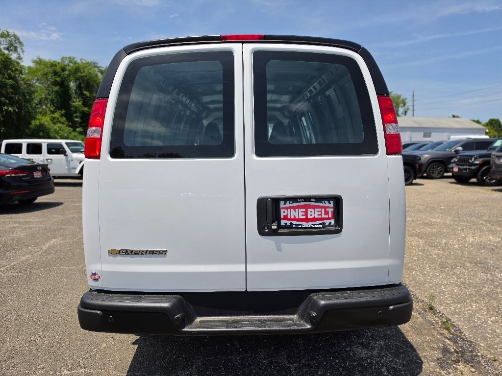 New 2026 Summit White Chevrolet Work Van image 12