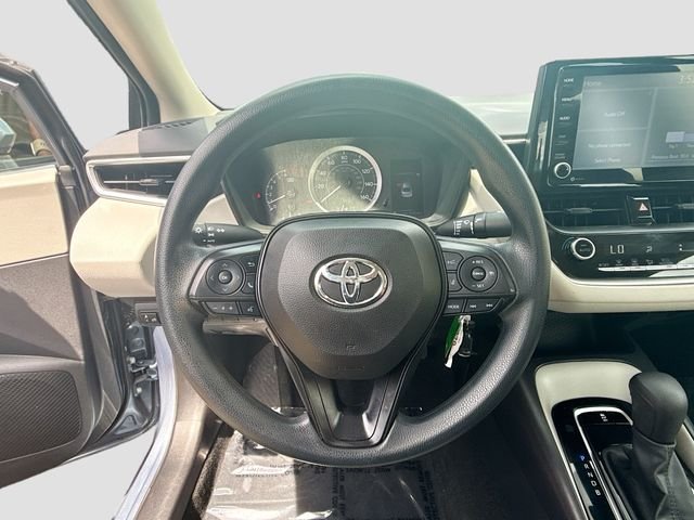 Used 2022  Toyota LE image 11