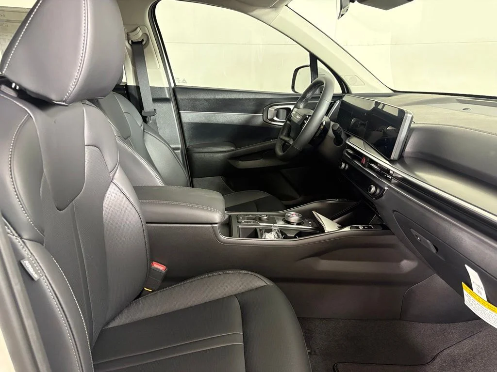 New 2026 Snow White Pearl Kia EX image 14