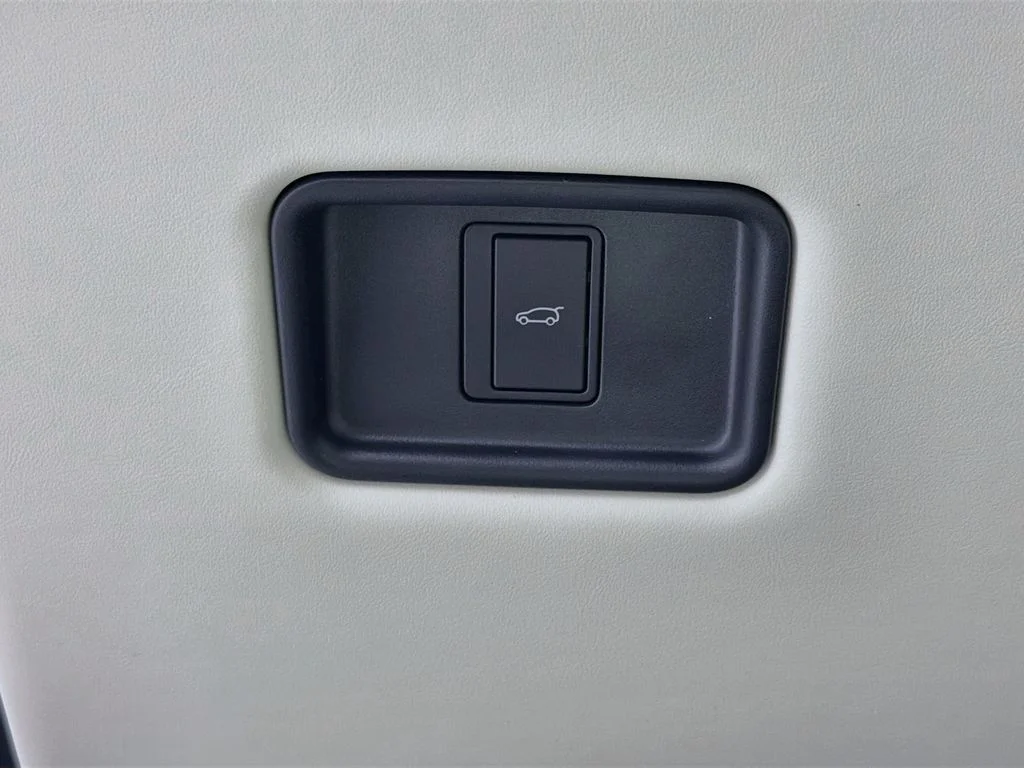 New 2026 Carpathian Grey Land Rover SE image 10