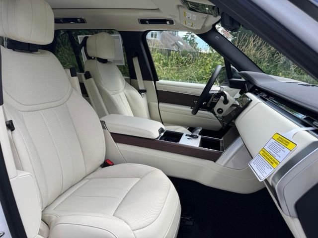 New 2026 Ostuni Pearl White Land Rover SE image 20