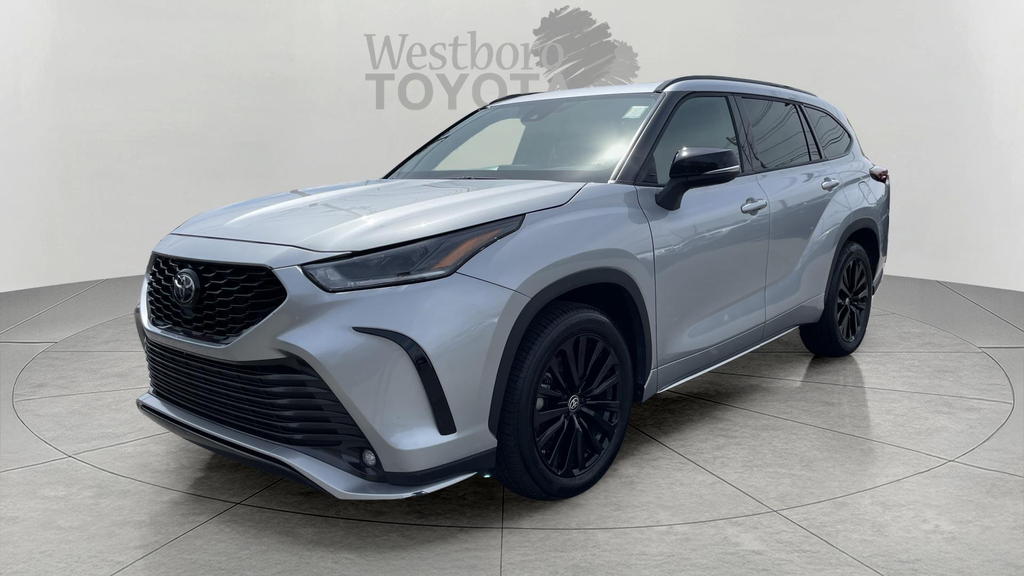 Used 2025 Silver Toyota XSE image 3