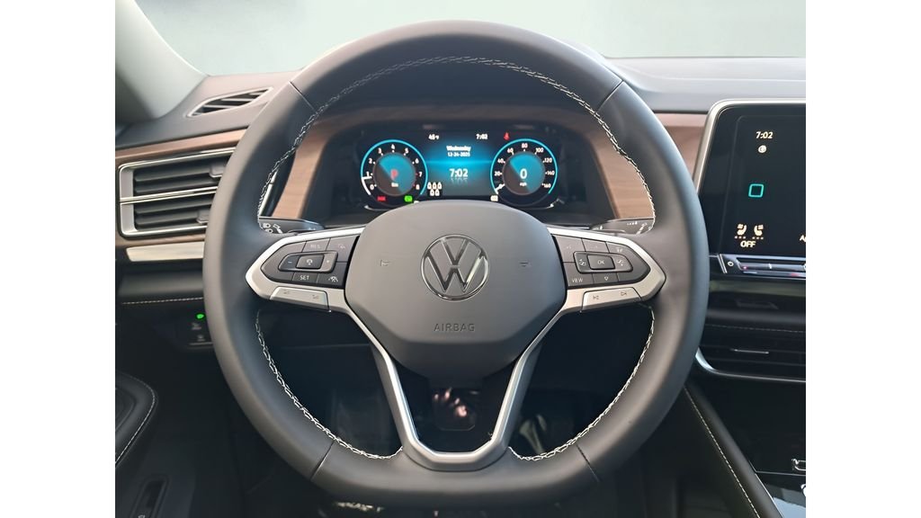 New 2026 Silver Volkswagen 2.0T SE w/Technology image 11