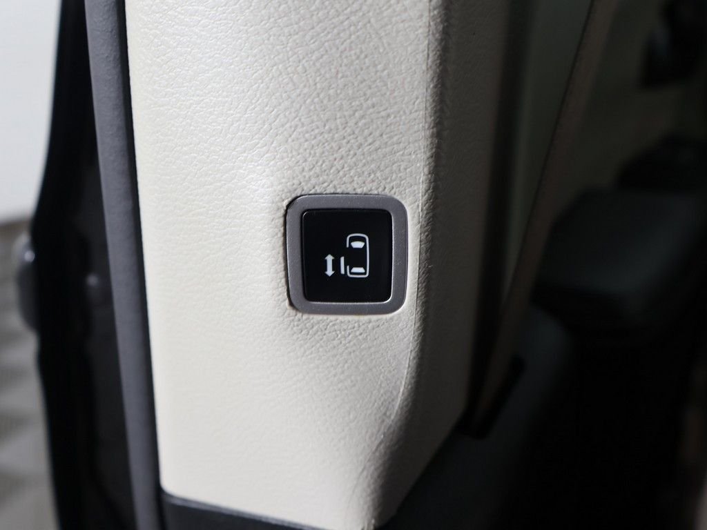 Used 2023 Black Chrysler Limited image 53