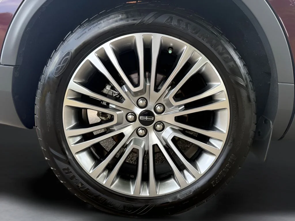 Used 2018 Red Lincoln Reserve image 37