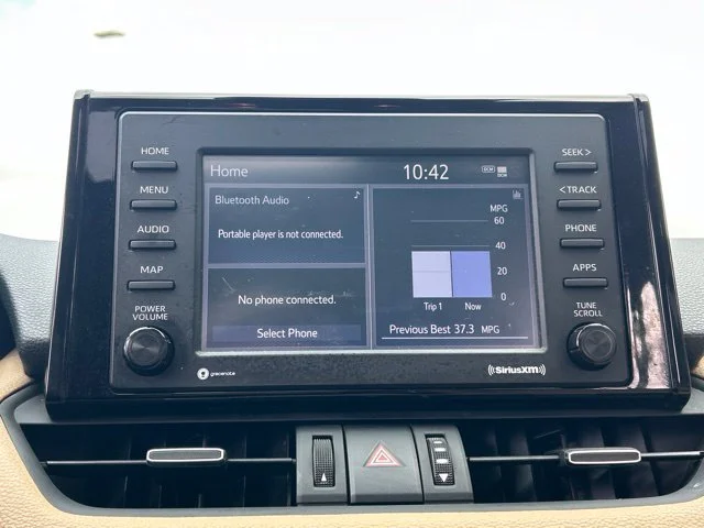 Used 2021  Toyota XLE Premium image 60