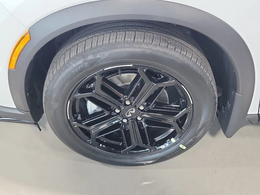 New 2027 2T RAD WHT INFINITI Sport AWD image 7