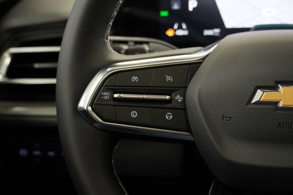 New 2027 Summit White Chevrolet LT image 21