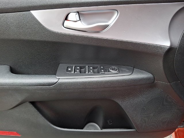 Used 2022 Red Kia LXS image 13