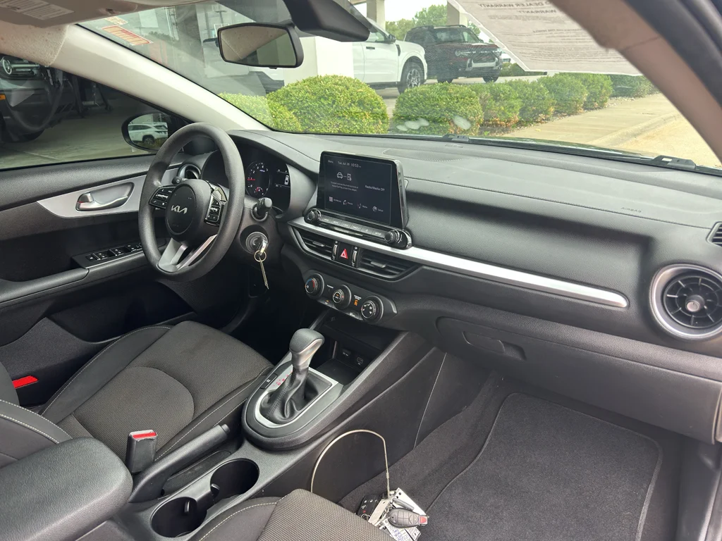 Used 2024 Aurora Black Kia LX image 18