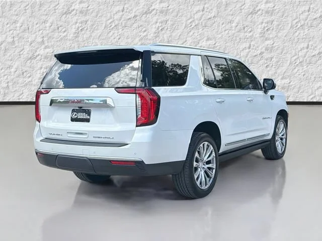 Used 2022 White Frost Tricoat GMC Denali image 3